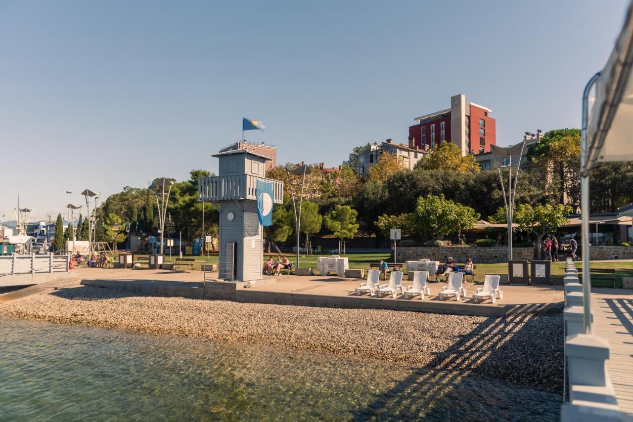 Koper Seaside Residence ภายนอก รูปภาพ