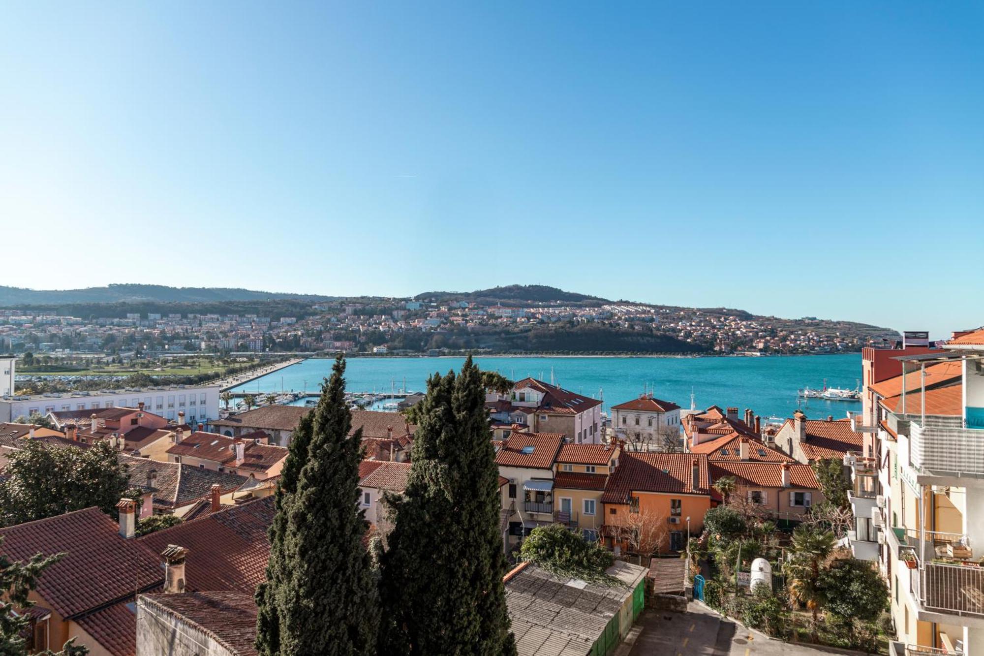 Koper Seaside Residence ภายนอก รูปภาพ